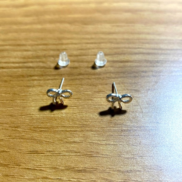 Silver studs - Picture 1 of 5